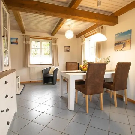 Ferienhaus Robbe, Grosszuegige Doppelhaushaelfte Fuer Bis Zu 4 Personen Mit Garten Und Sauna, Hunde Erlaubt