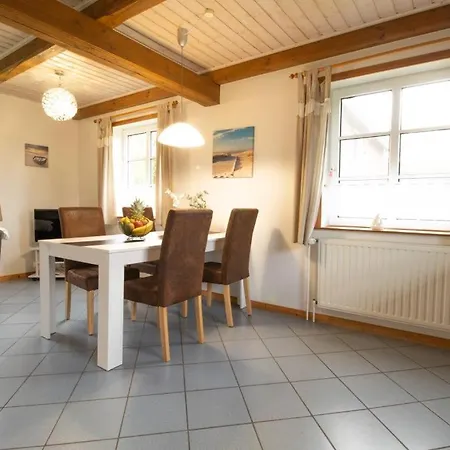 Ferienhaus Robbe, Grosszuegige Doppelhaushaelfte Fuer Bis Zu 4 Personen Mit Garten Und Sauna, Hunde Erlaubt